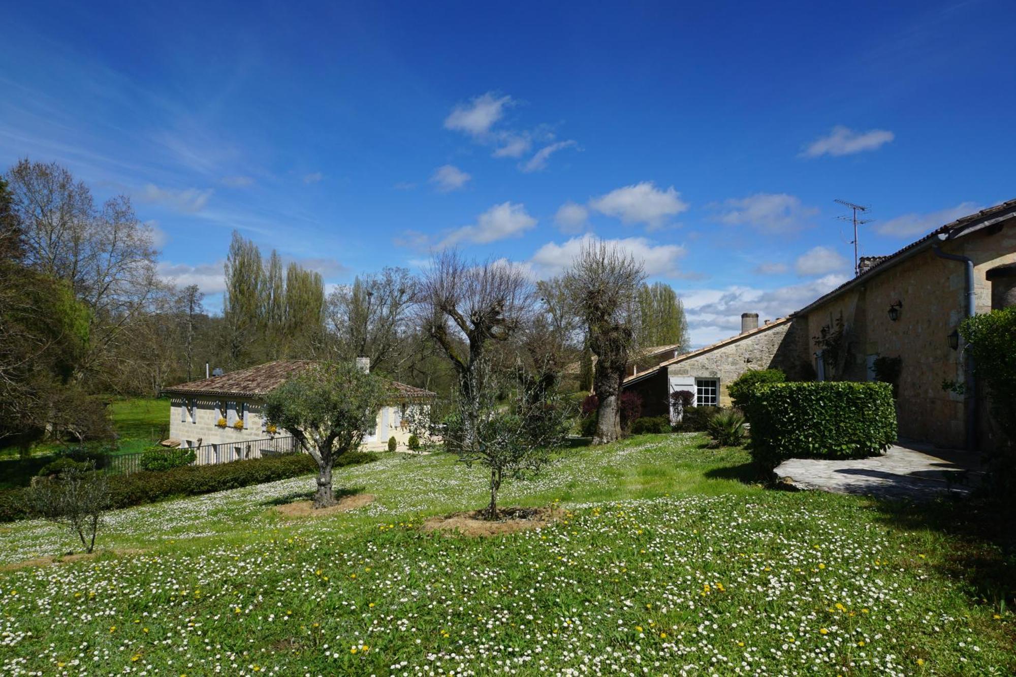 Moulin Notre Dame Otel Saint-Genès-de-Castillon Dış mekan fotoğraf